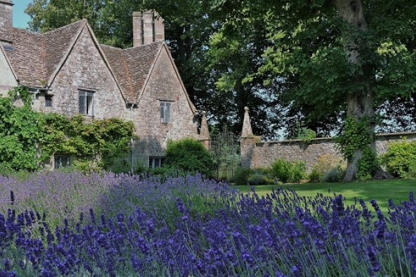 Avebury Manor Garden