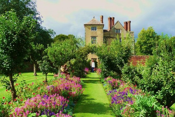 Cranborne Manor Gardens