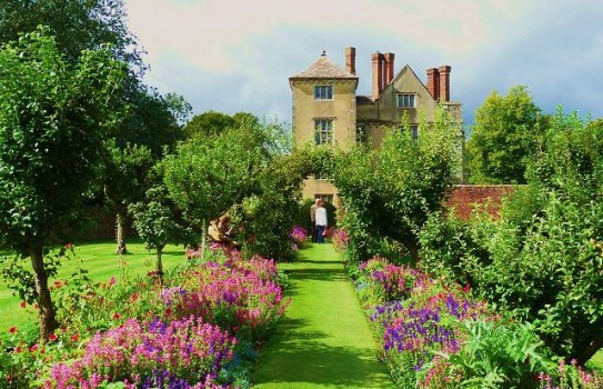 Cranborne Manor Gardens