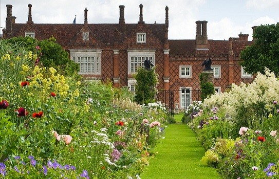 Gardens in Suffolk Helmingham Hall Gardens in Suffolk Helmingham Hall
