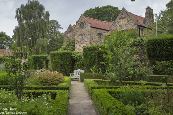 Old Washington Hall Garden - National Trust