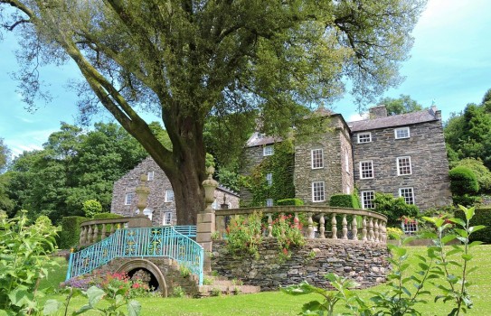 Plas Brondanw Gardens