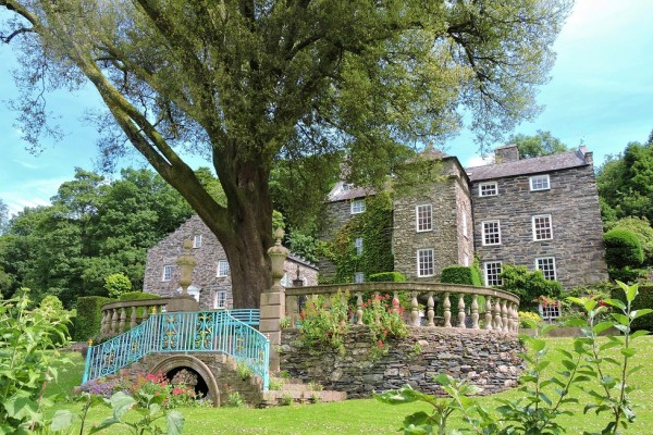 Plas Brondanw Gardens