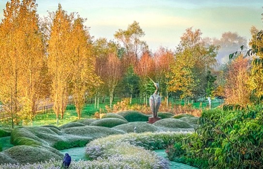 Sculpture by the Lakes - Garden