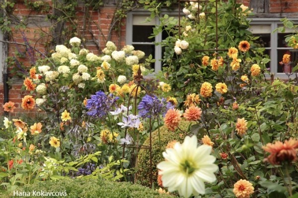 Wollerton Old Hall Gardens