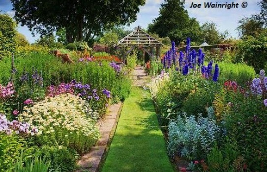 Wollerton Old Hall Garden