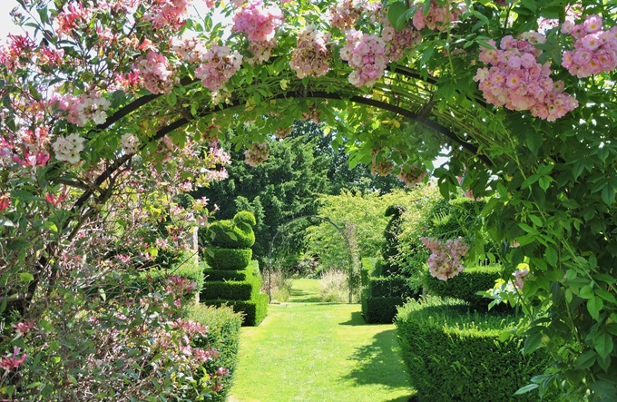felley-priory-garden
