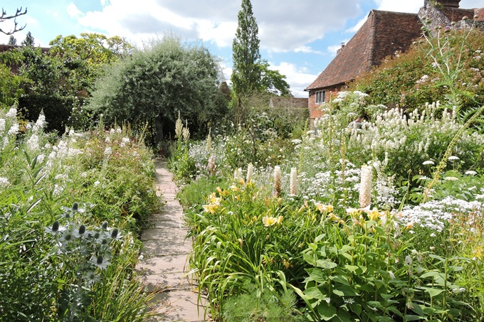 sissinghurst-gardens